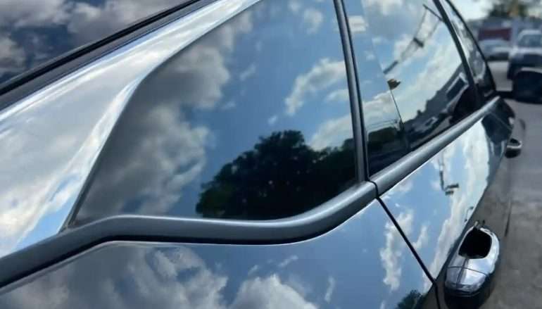 Top Signs You Need Immediate Glass Repair