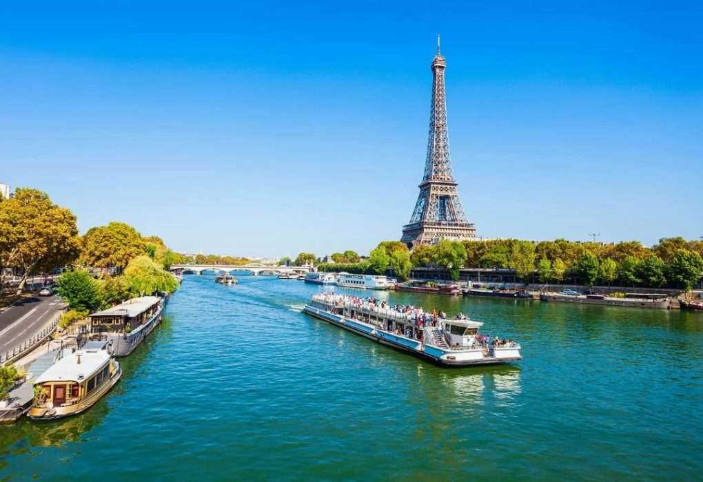 The Eiffel Tower for First-Timers: A No-Stress Guide to Booking and Visiting