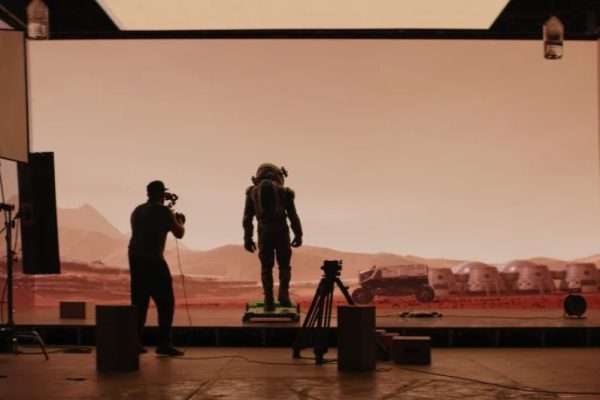 Virtual Production and Actors: How Digital Stages Change the Craft of Performance